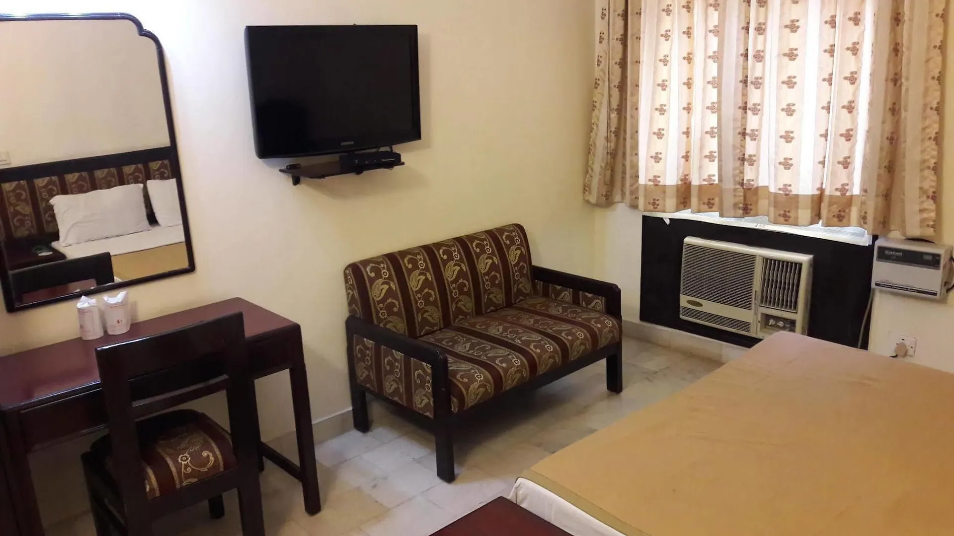 Oyo 518 Hotel Sundeep Inn