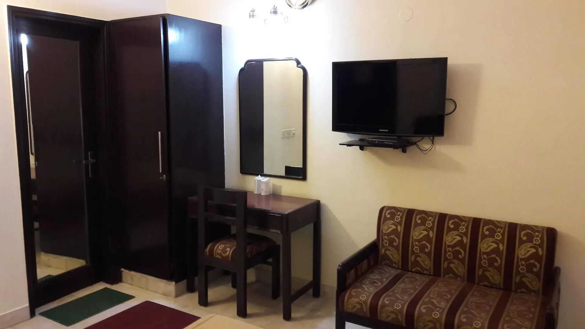 Oyo 518 Hotel Sundeep Inn